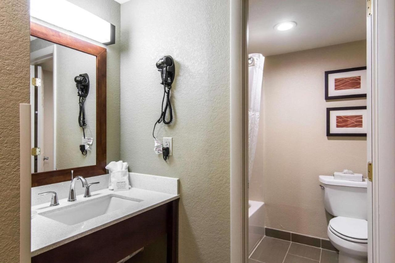 Mulberry Inn Newport News Buitenkant foto